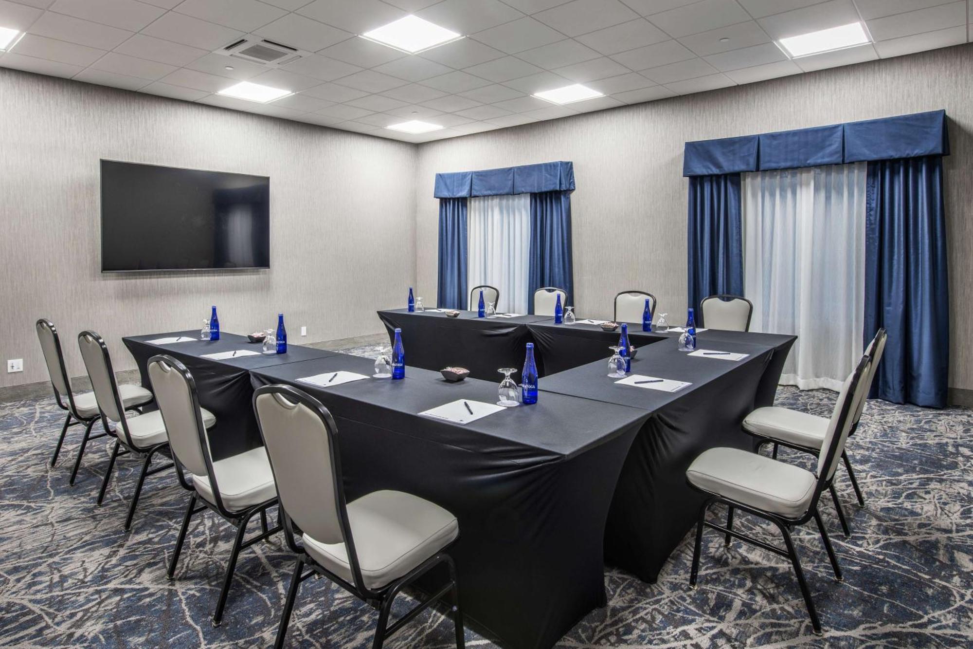 فندق Doubletree By Hilton Monroe Township Cranbury Rossmoor المظهر الخارجي الصورة