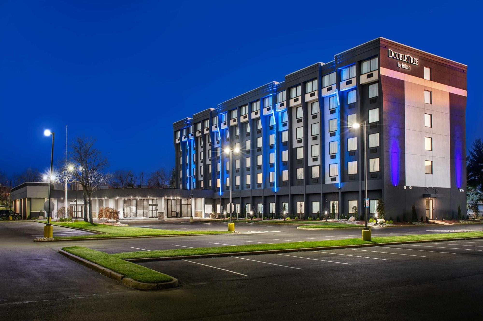 فندق Doubletree By Hilton Monroe Township Cranbury Rossmoor المظهر الخارجي الصورة