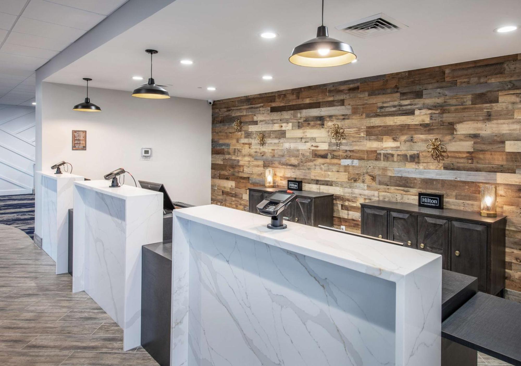 فندق Doubletree By Hilton Monroe Township Cranbury Rossmoor المظهر الخارجي الصورة
