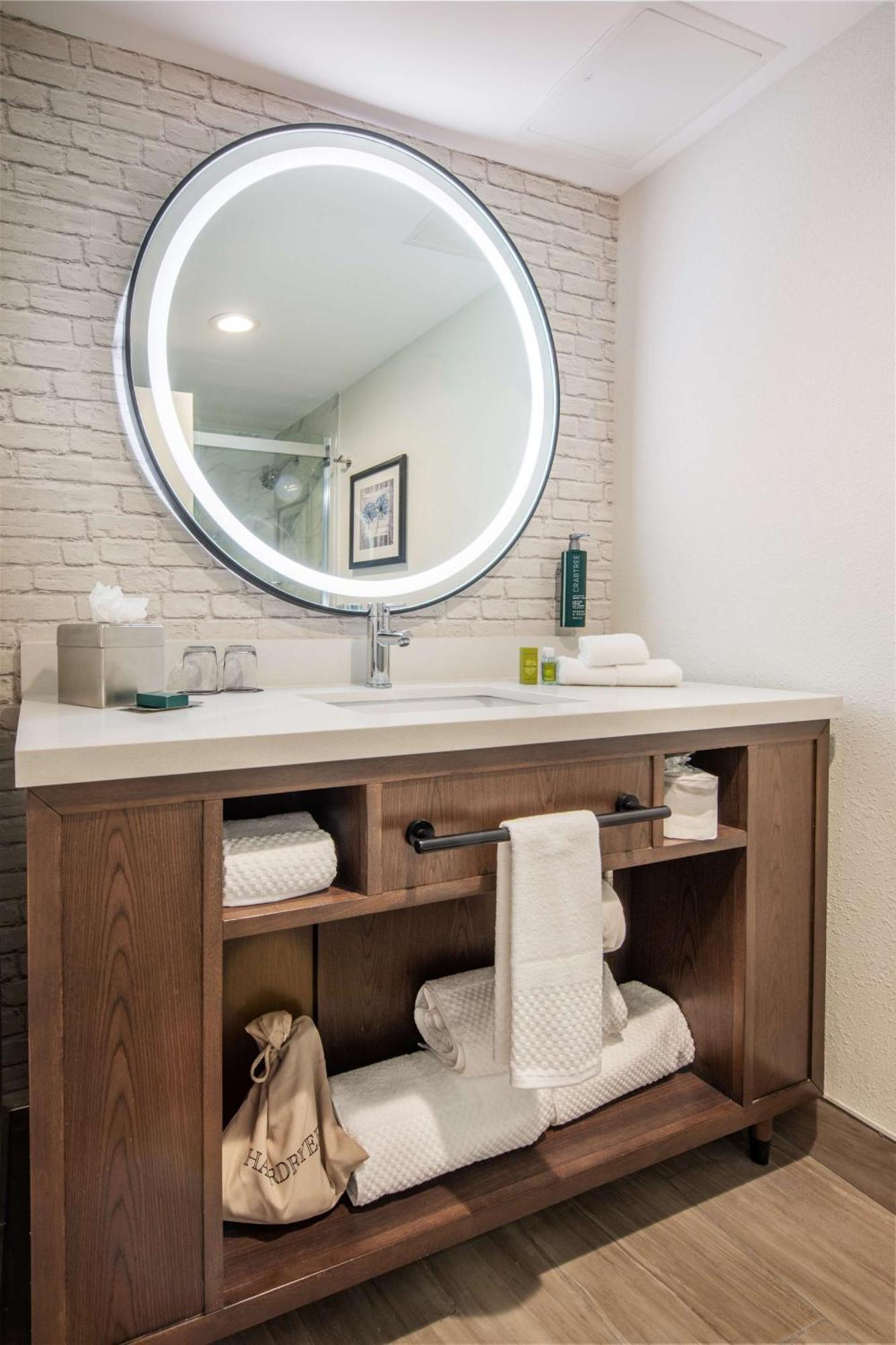 فندق Doubletree By Hilton Monroe Township Cranbury Rossmoor المظهر الخارجي الصورة
